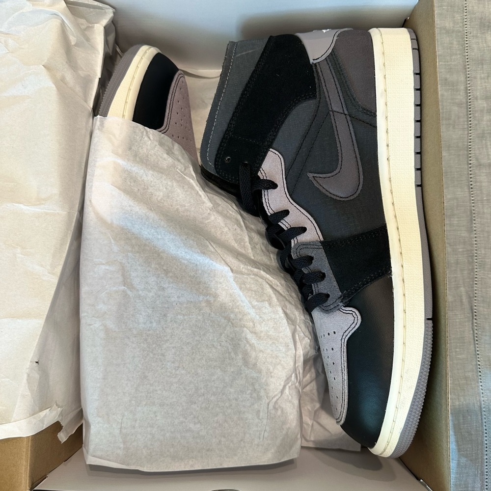 Nike Air Jordan 1 Mid SE Craft in Black/Cement Size 12 - Picture 7 of 7